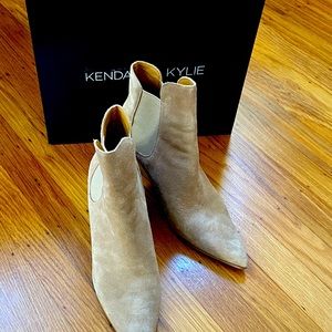 Size 9 Kendall+Kylie boots